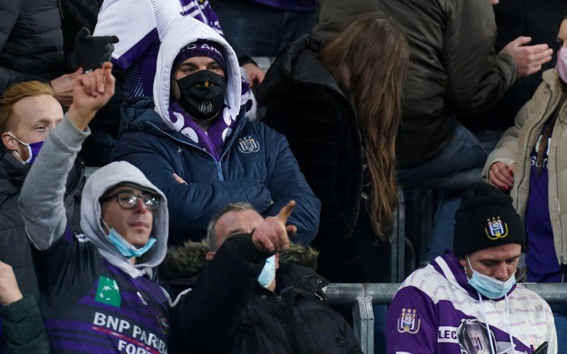 Anderlecht-supporters zijn het kotsbeu: 