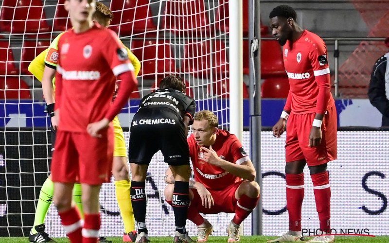 Antwerp-fans gaan tegen KV Oostende volledig door het lint: 