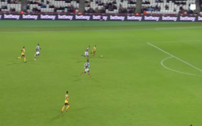 Weergaloze Alexis Sanchez scoort hattrick in 14 minuten (Video)
