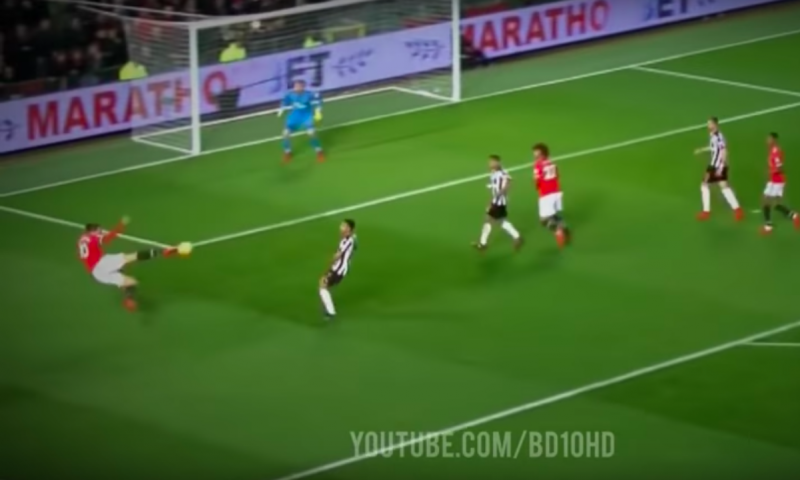 Ibrahimovic maakte bijna fenomenaal doelpunt bij comeback (Video)