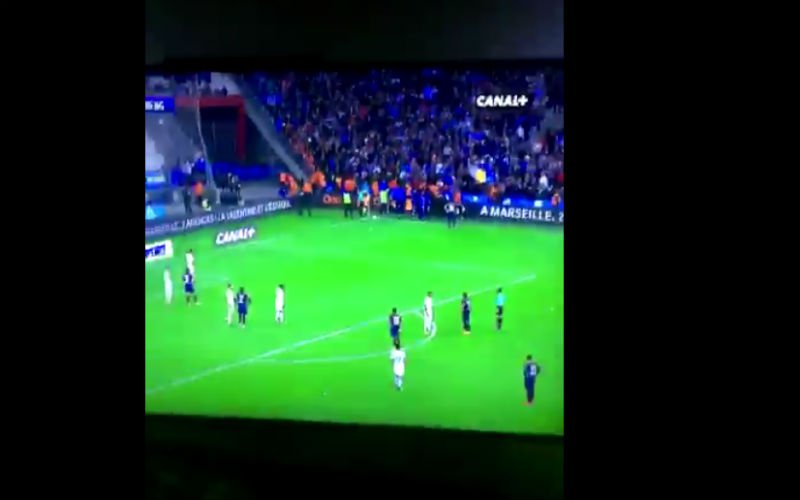 Ongelooflijk wat deze jonge Marseille-fan aandurft bij Neymar (video)