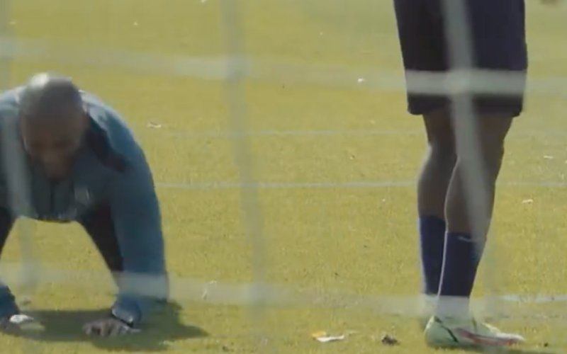 Vincent Kompany doet monden openvallen op training Anderlecht (VIDEO)