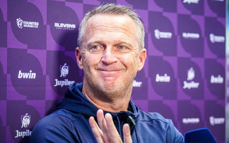 ‘Ex-Anderlecht-trainer John van den Brom dwarsboomt paars-wit plots’ (VIDEO)
