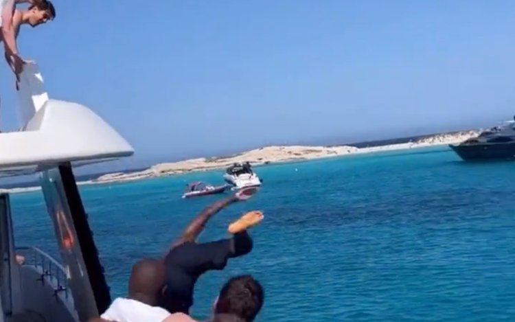 Club-spelers zien Mata aan drama ontsnappen na meters diepe val (VIDEO)