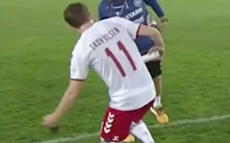 Club-speler Skov Olsen shockeert met déze beelden: 