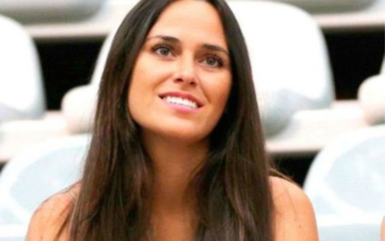 Ex Marta Dominguez verrast Thibaut Courtois met half ontblote borsten: