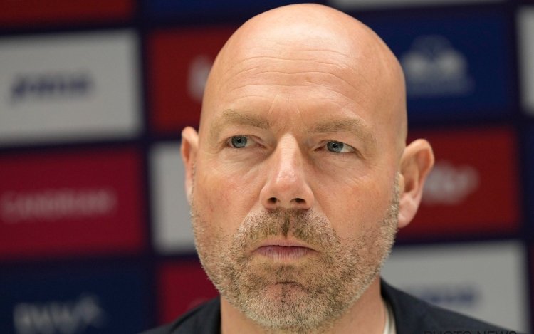 Nieuwe Anderlecht-coach Riemer maakt zich sterk en deelt steek uit aan Club