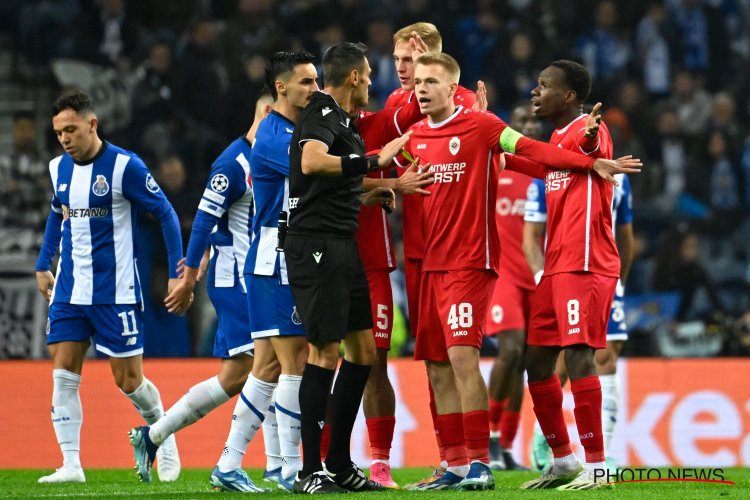 Pijnlijke blunder van Antwerp-speler brengt zware gevolgen met zich mee: “Wat een idioot!”