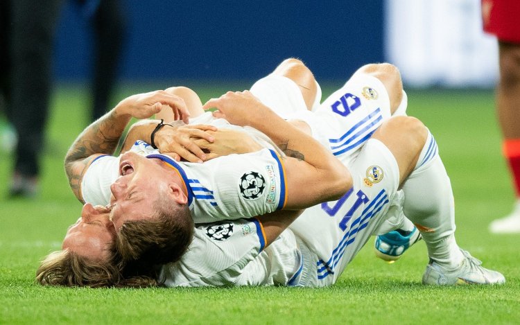 Sensationeel: ‘Luka Modric en Toni Kroos moeten samen déze grootmacht komen redden’