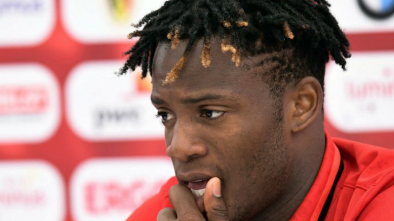 Batshuayi zet lachende 'fan' heerlijk op zijn plaats