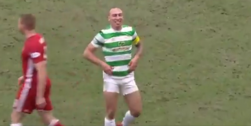 Schotse speler viert aanslag op z'n enkels als een overwinning (Video)