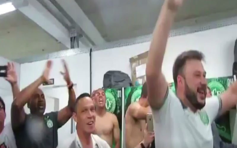 Hartverscheurend: Braziliaans team viert finaleplaats die ze nooit zullen spelen (Video)
