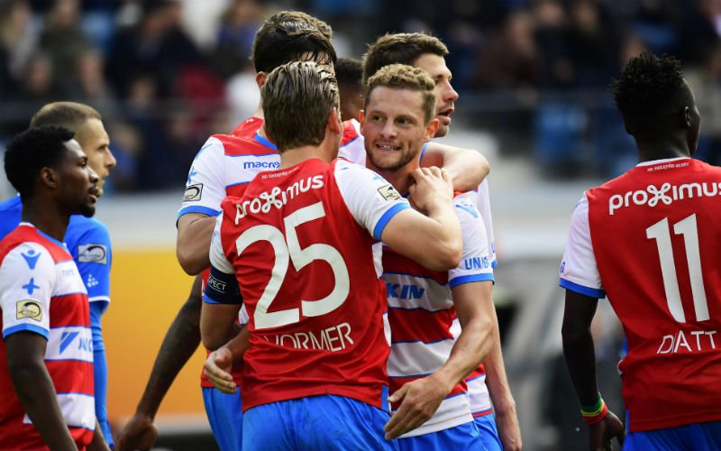 Club Brugge wint in Gent, VAR zorgt voor ongeziene taferelen