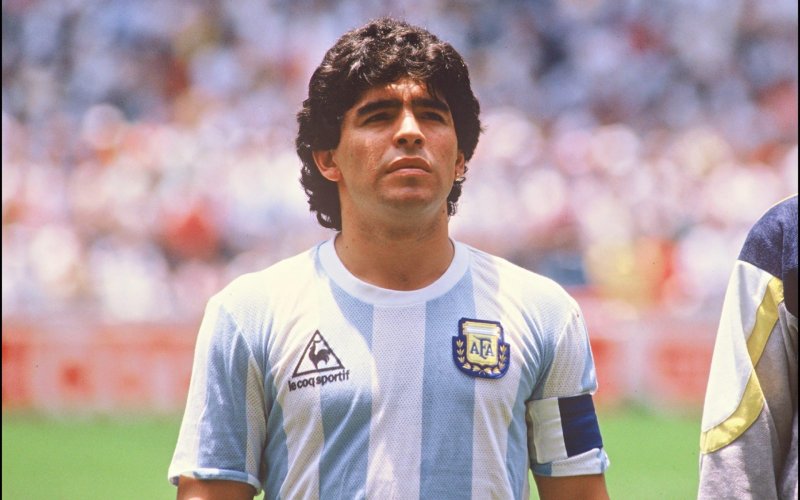 Britse tabloid gaat zwaar over de schreef na overlijden van Diego Maradona