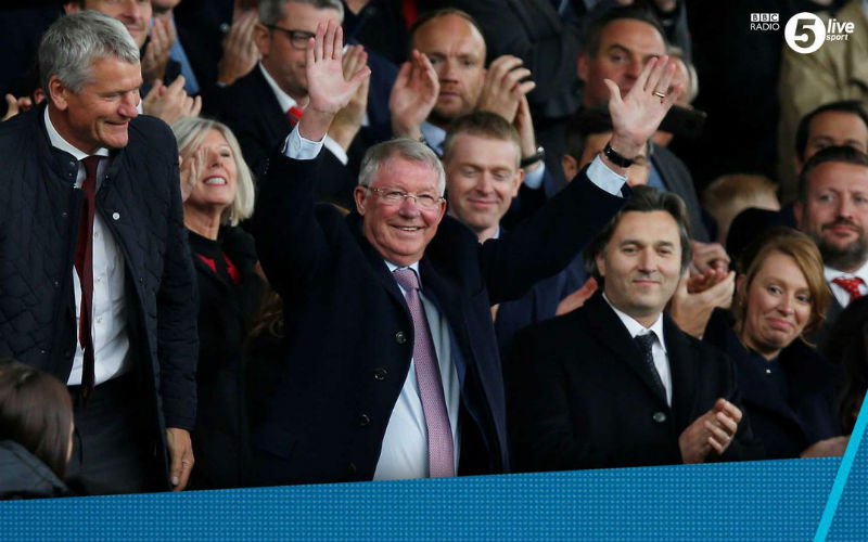 Kippenvel: Ferguson krijgt staande ovatie op Old Trafford na hersenbloeding (VIDEO)