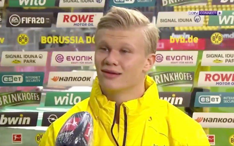 Niemand gelooft wat Erling Haaland hier tijdens TV-interview doet (VIDEO)
