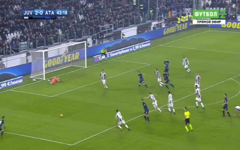 Spits Mandzukic verdedigt doel van Juventus met hand en tand (Video)
