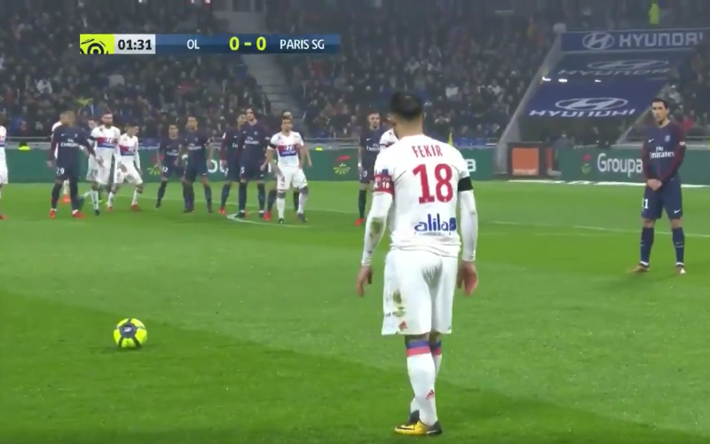 PSG komt achter tegen Lyon na deze parel van een vrije trap (Video)