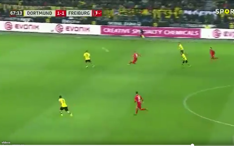 En plots doet Petersen (Freiburg) dit tegen Dortmund... (Video)