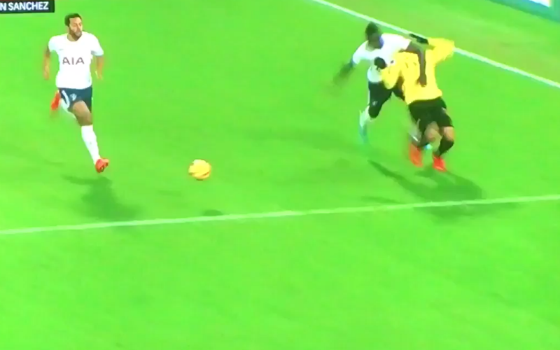 Schandalig: Sanchez (Tottenham) krijgt rood na deze waanzinnige actie (Video)