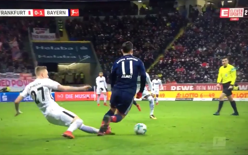 Tegenstander Bayern krijgt rode kaart en dan gebeurt dit... (Video)