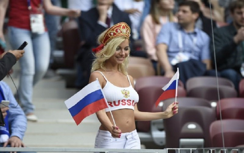 Russische ‘supporter van het WK’ is ook naaktmodel én pornoster (Foto)