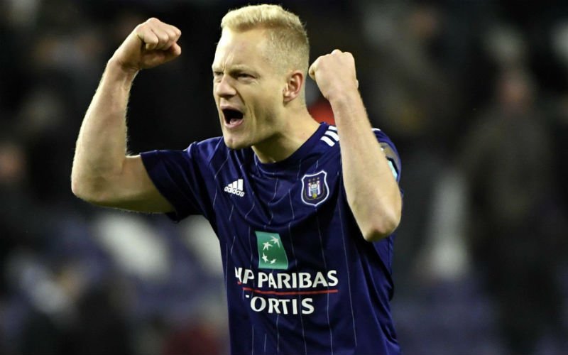 'Anderlecht verrast iedereen en verlengt contract van Deschacht'