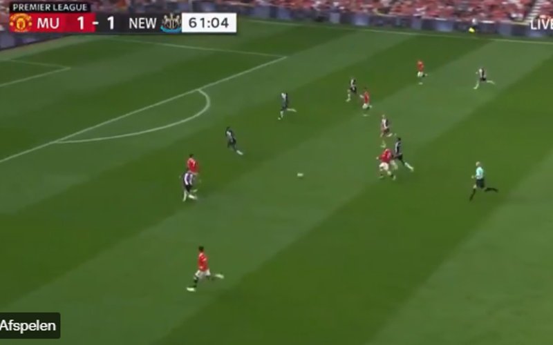 Niet te geloven: Ronaldo doet dit bij zijn debuut bij Man United (VIDEO)
