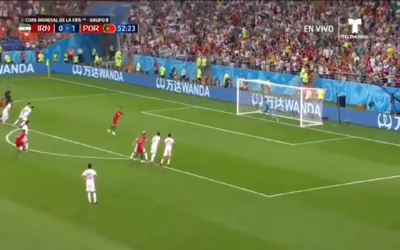 VAR zorgt voor penalty Portugal en Ronaldo doet dan dit (Video)