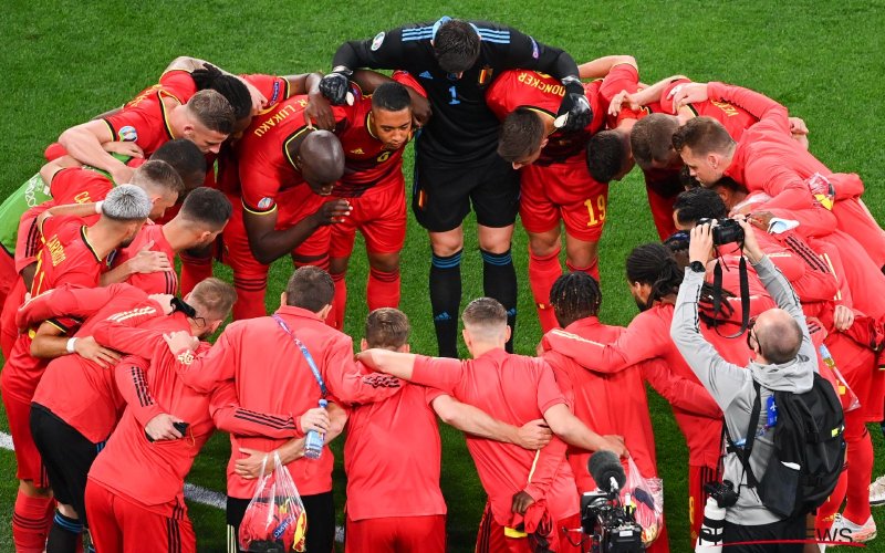 Rode Duivels maken het bont en kleuren hun haar