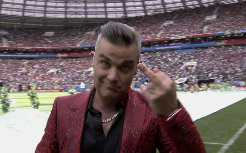 Kyle Walker reageert geniaal op de middenvinger van Robbie Williams (Foto)
