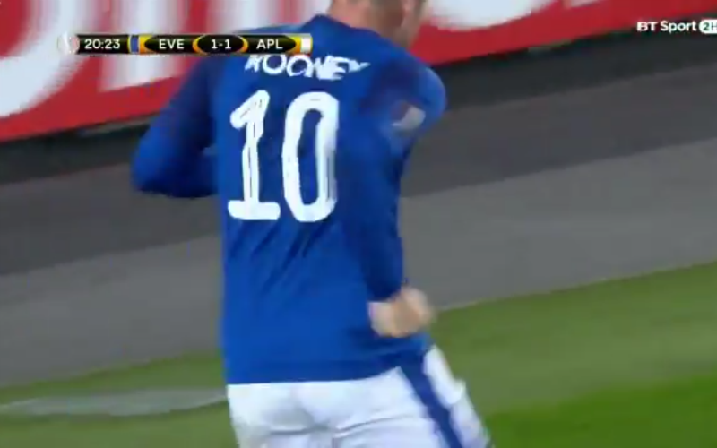 Voorstaan op het veld van Everton en dan zo blunderen (video)