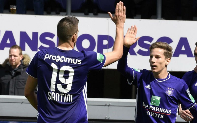 Tienkoppig Anderlecht boekt tegen Standard eerste zege in play-off 1