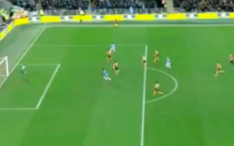 Geniaal: Het moment waarop De Bruyne aan doelpuntenmaker zegt waar hij moet lopen (Video)