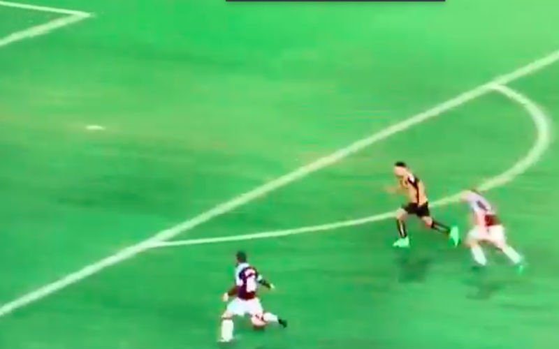 Steven Defour scoort een onwaarschijnlijke goal in FA Cup (Video)