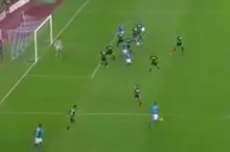 Mertens maakt makkelijkste goal uit zijn carrière (Video)