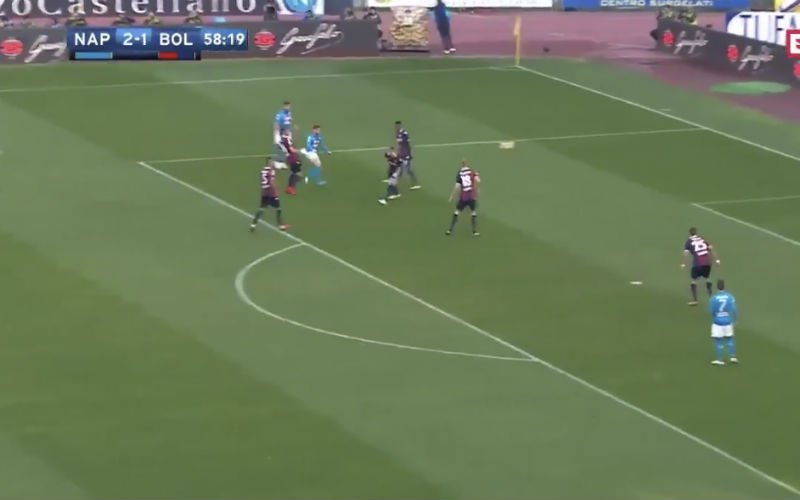 Dries Mertens knalt bal op héérlijke wijze in doel tegen Bologna (Video)