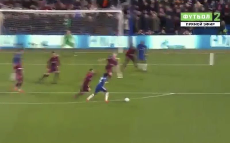 Hazard met de assist, maar Willian doet er iets heel moois mee (Video)