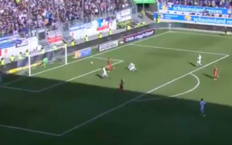 Dit moét wel het belachelijkste doelpunt ooit zijn (Video)