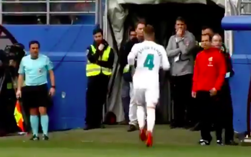Echt gebeurd: Sergio Ramos kakt tijdens match van Real in zijn broek (Video)