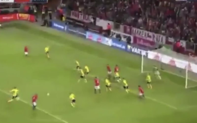 Arturo Vidal maakt spectaculair en atletisch doelpunt tegen Zweden (Video)