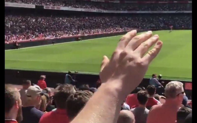 Arsenal-fans zingen massaal voor 'hun' Arsène Wenger (Video)