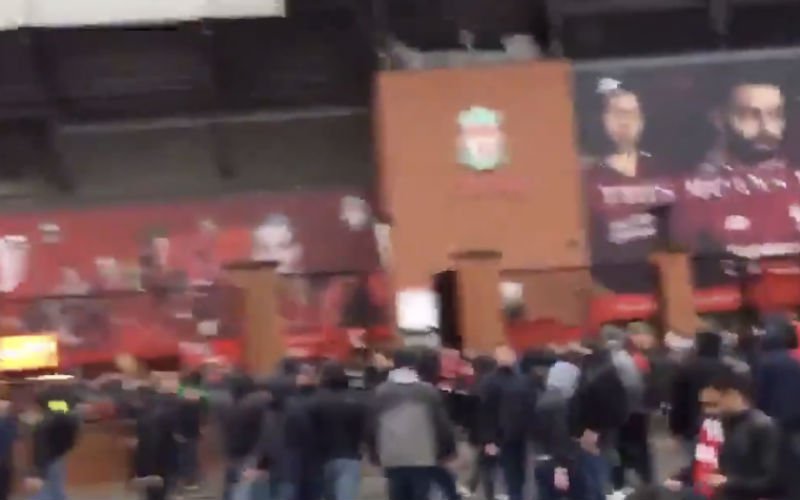 Liverpool-fan vecht voor zijn leven na aanval met hamers (Video)