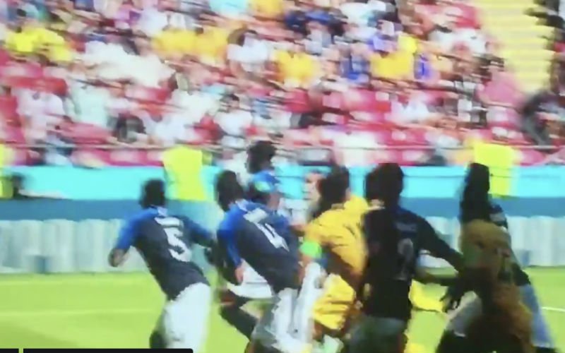Tekent Samuel Umtiti hier nu al voor de domste actie van het WK? (Video)