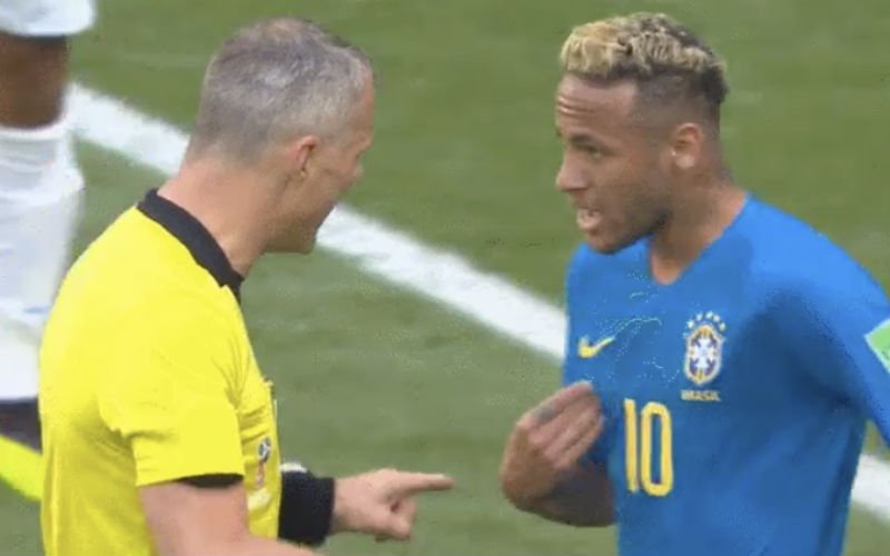 Scheidsrechter Kuipers zet Neymar op geniale manier op zijn plaats (Video)