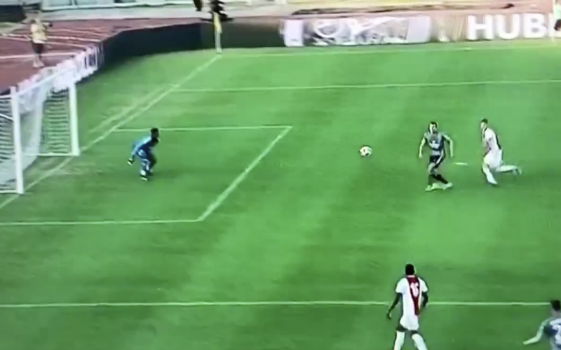 Santini imponeert met fenomenaal doelpunt tegen Ajax (Video)