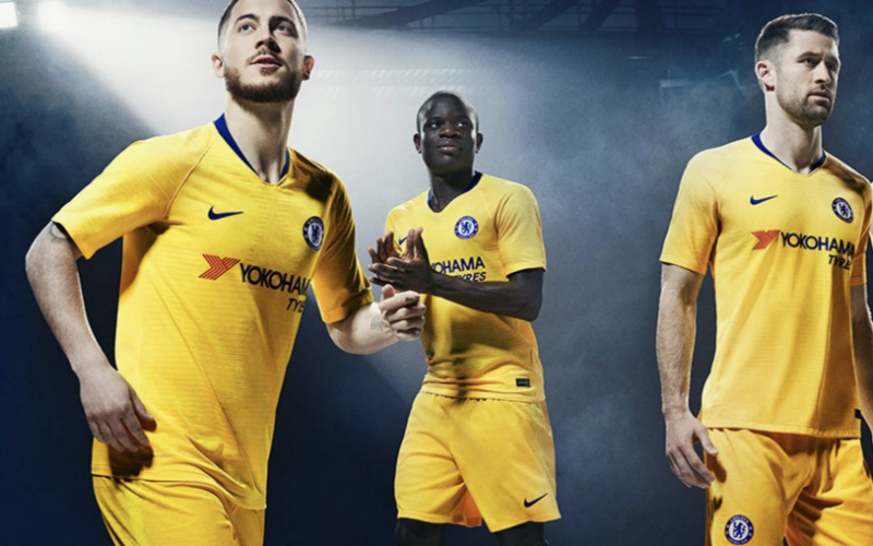 Opmerkelijk: Eden Hazard stelt nieuwe shirts Chelsea voor