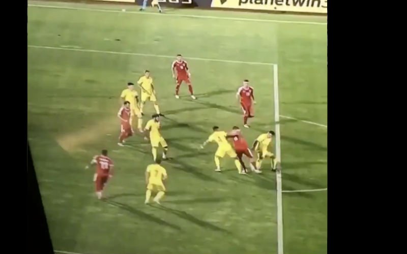 Aleksandar Mitrovic scoort weergaloos doelpunt in Nations League