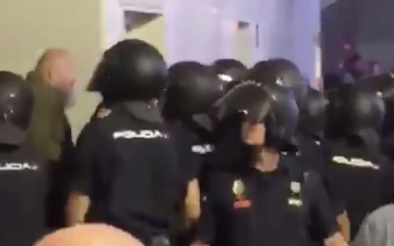 Spaanse politie pakt Club-fans hardhandig aan in Madrid