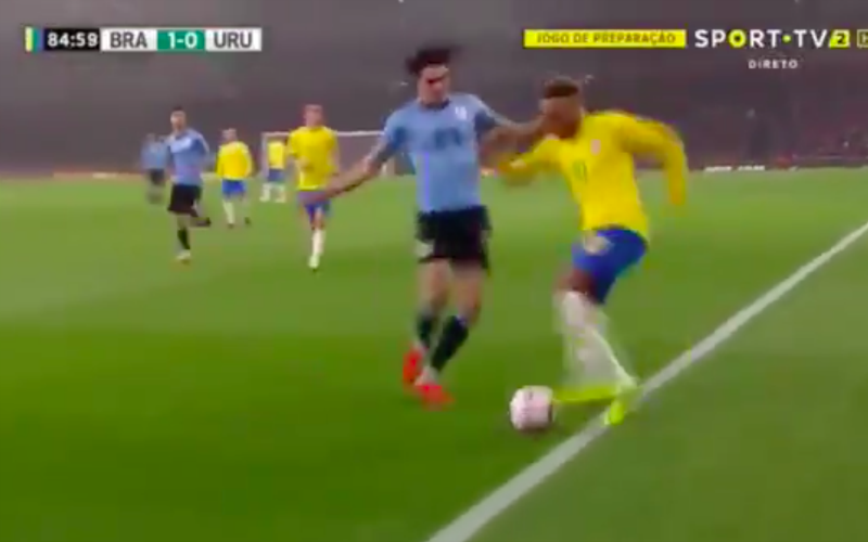 Neymar daagt Uruguayen uit... En dan doet Cavani dit (Video)